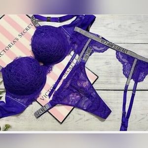 Victoria's Secret Very sexy Rhinestones Logo purple bra 34C, thong Small,